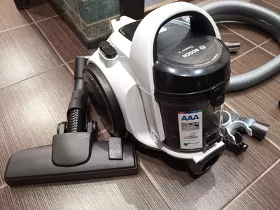 Chang yutgich Bosch BGS05A225