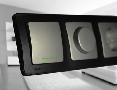 В десяти классических цветах. Серия MASTER розетки и выключатели.