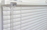 Установка горизонтальных алюминиевых жалюзи
