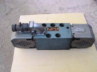 Гидрораспределитель 64 ПГ 73-12