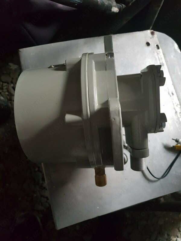 Manometrlar teplokontrol oralig'i 0-4 kg DM2005Cr1ExM1U2