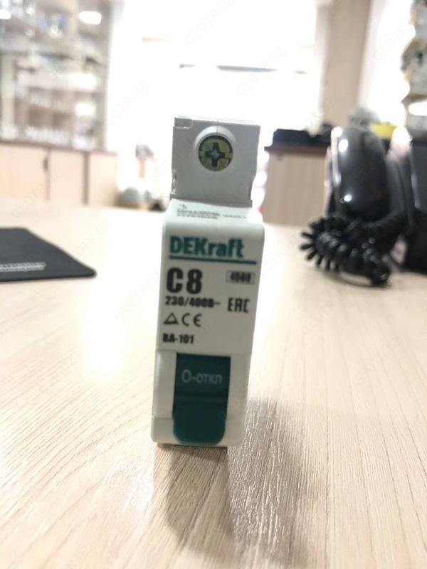 DEKraft VA-101 bitta kutupli o'chirgich 8A (4,5 kA, C)