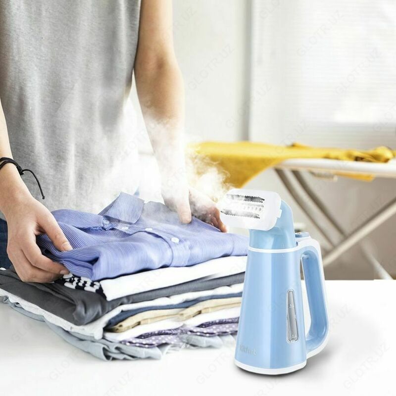 Ручной отпариватель для одежды от российской компании Kitfort.