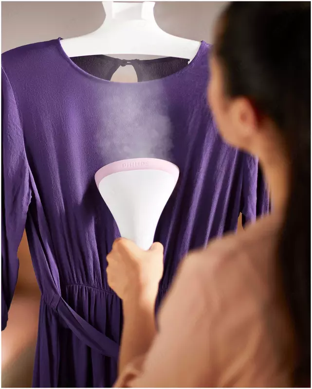   Мощный отпариватель для одежды (паровой утюг) от Philips.