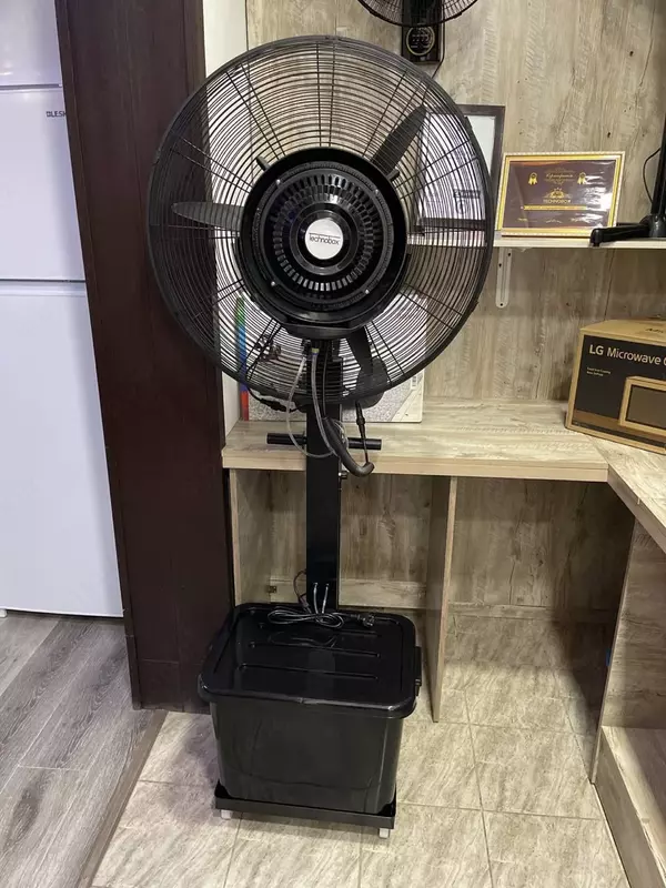   Мощнейший вентилятор с водяным распылением от Technobox. Зверский мотор от Hyundai.