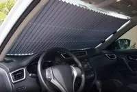 Раздвижная солнцезащитная шторка для лобового стекла от Skyway.