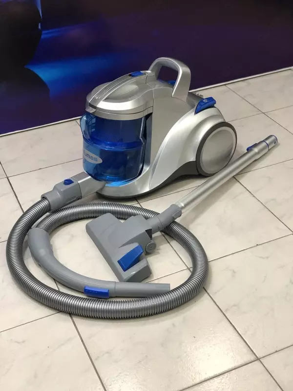 Пылесос с аквафильтром от компании DUMAS (Италия). Зверская тяга в 400 аэроватт.