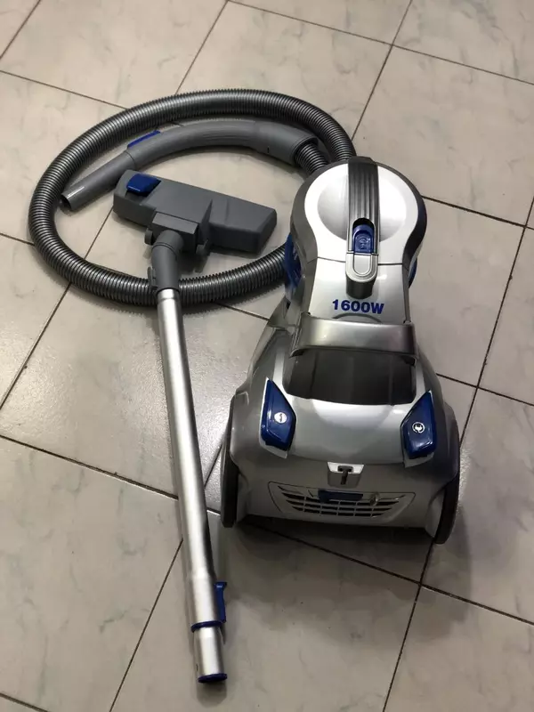  Пылесос с аквафильтром от компании DUMAS (Италия). Зверская тяга в 400 аэроватт. - 