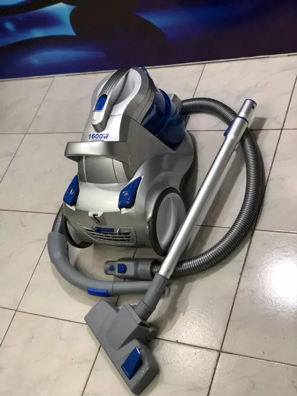  Пылесос с аквафильтром от компании DUMAS (Италия). Зверская тяга в 400 аэроватт. Только в розницу