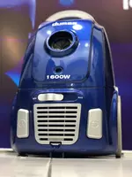 Пылесос от DUMAS с мешком для сбора пыли.