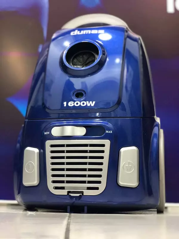 Пылесос от DUMAS с мешком для сбора пыли.