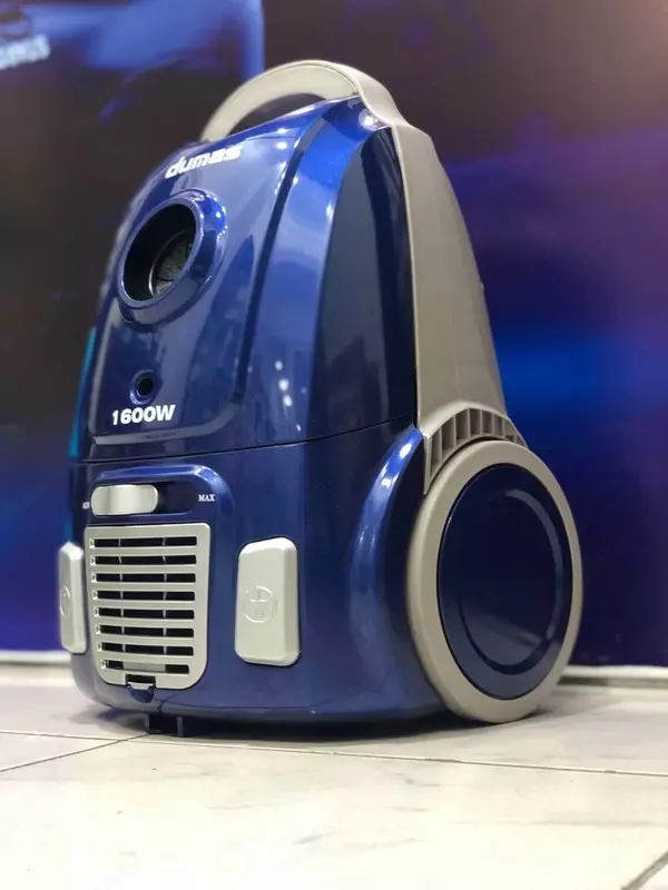   Пылесос от DUMAS с мешком для сбора пыли.