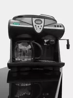 Рожковая кофеварка с кофейником от DUMAS (Великобритания). Есть капучинатор и дисплей.