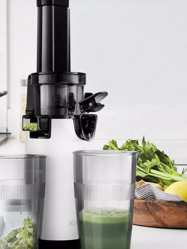 Kitfort tomonidan ishlab chiqarilgan yuqori sifatli vintli sharbat chiqargich (Sankt-Peterburg)