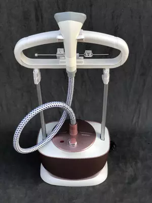 Silver Crest nemis kompaniyasining kuchli kiyim bug'li mashinasi (bug 'dazmoli).