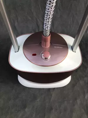 Silver Crest nemis kompaniyasining kuchli kiyim bug'li mashinasi (bug 'dazmoli). ОЗОН