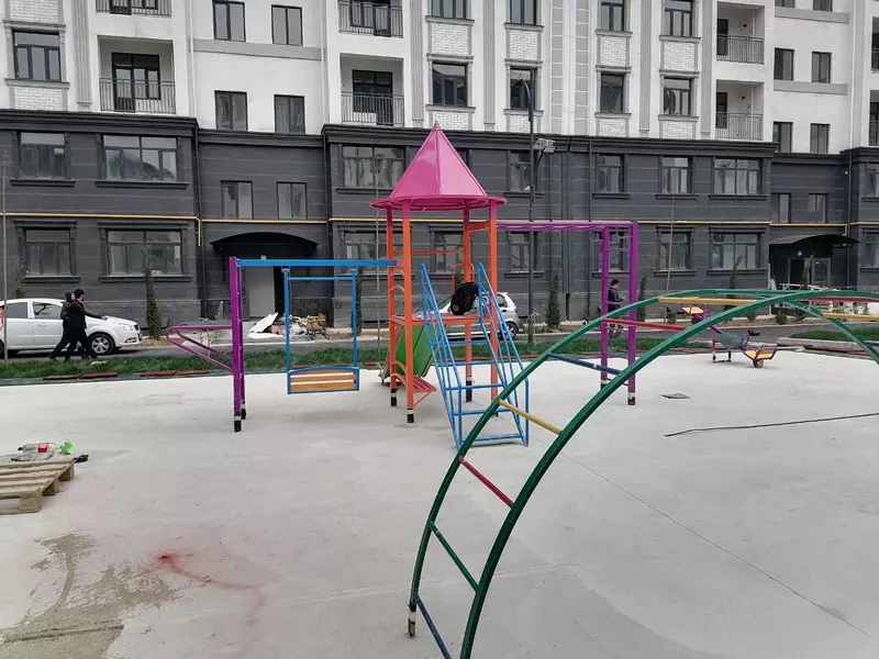 2 ta minorali bolalar o'yin majmuasi 8 ta ob'ekt (2 slayd