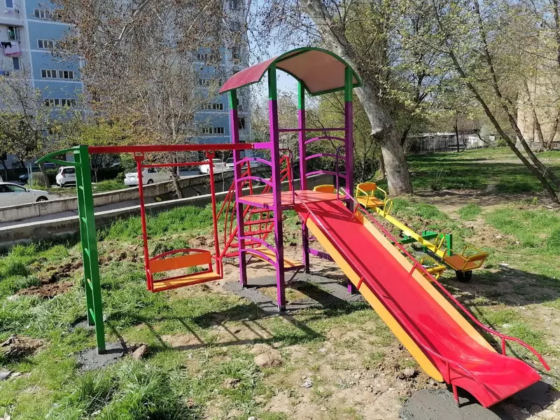 2 ta minorali bolalar o'yin majmuasi 8 ta ob'ekt (2 slayd