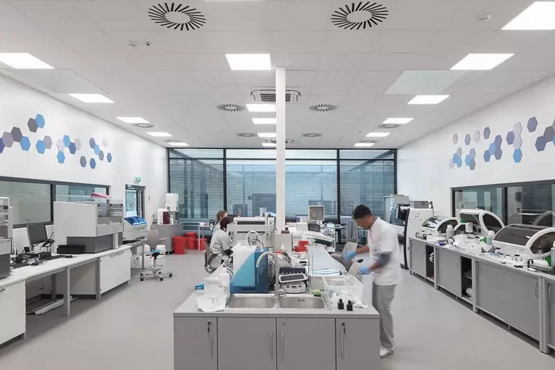 потолок Армстронг акустика