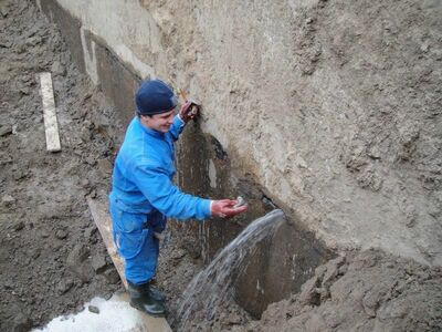 Waterplag Сухая смесь для быстрой ликвидации напорных течей ( остановка течей за 3 минуты) - Цена по запросу