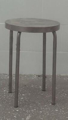 zanglamaydigan tabure