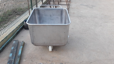 Sotish uchun qiyma go'sht uchun oziq-ovqat savati (cheburashka)