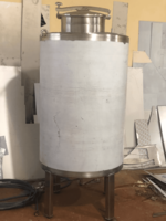 Резервуар из нержавеющей стали объёмом 700л