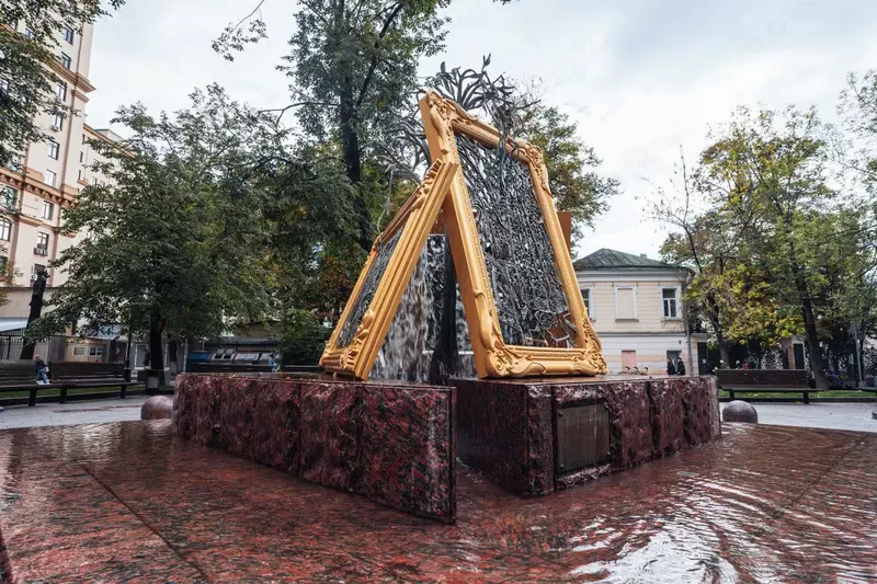 РОССИЯ: «ДВЕ СТОЛИЦЫ – МОСКВА и САНКТ – ПЕТЕРБУРГ»