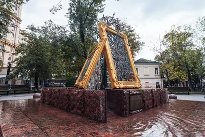 РОССИЯ: «ДВЕ СТОЛИЦЫ – МОСКВА и САНКТ – ПЕТЕРБУРГ»