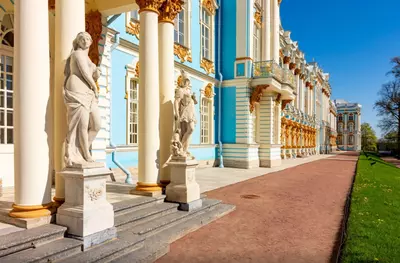 Rossiya: nafis xonimlar uchun Sankt-Peterburg Chakana savdo