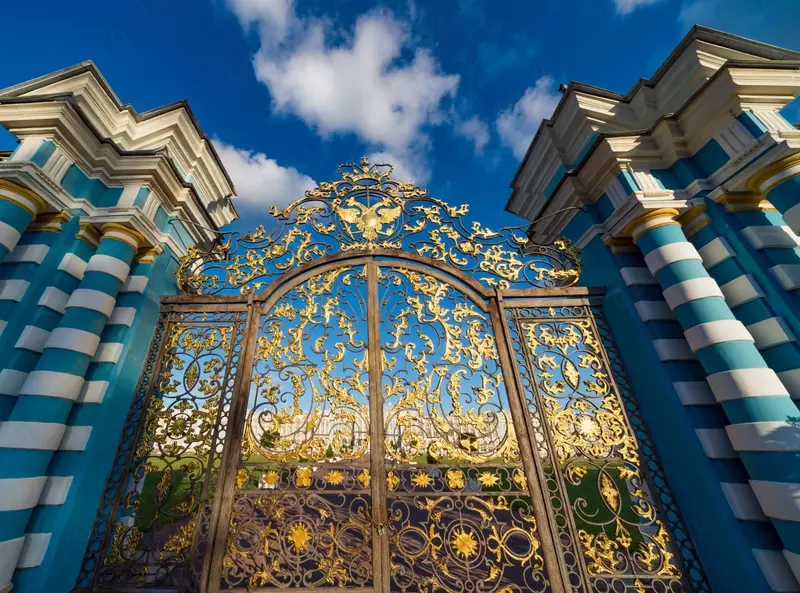 РОССИЯ: САНКТ-ПЕТЕРБУРГ ДЛЯ МИЛЫХ ДАМ - Международный туризм