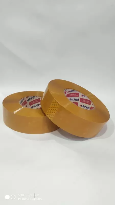 Jigarrang rangli yopishqoq lenta 4,2 sm x 300 m