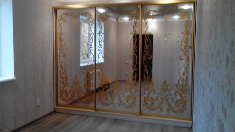   Зеркала  зеркальная мозаика  художественные зеркала  ромбики  монтаж