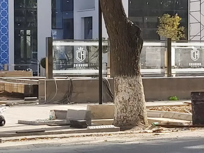 нанесение логотипов на стекло.