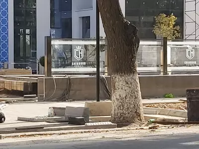 нанесение логотипов на стекло.