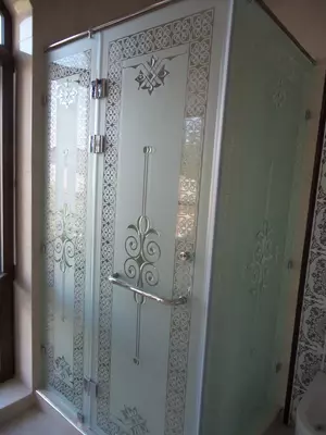 Пескоструйная обработка стекла, пескоструйная обработка листовых материалов, матирование стекла, нанесение матовых рисунков на стекло, нанесение логотипов на стекло.