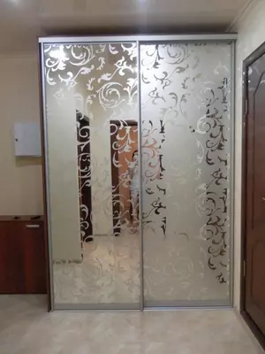 Пескоструйная обработка стекла, пескоструйная обработка листовых материалов, матирование стекла, нанесение матовых рисунков на стекло, нанесение логотипов на стекло.