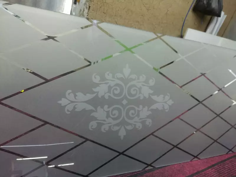 нанесение логотипов на стекло. - 30 000 сум