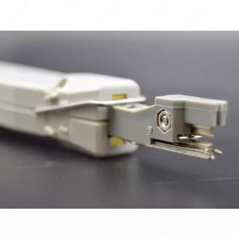 Инструмент для заделки плинтов