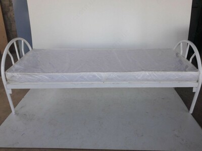 Кровать металлическая без матраса