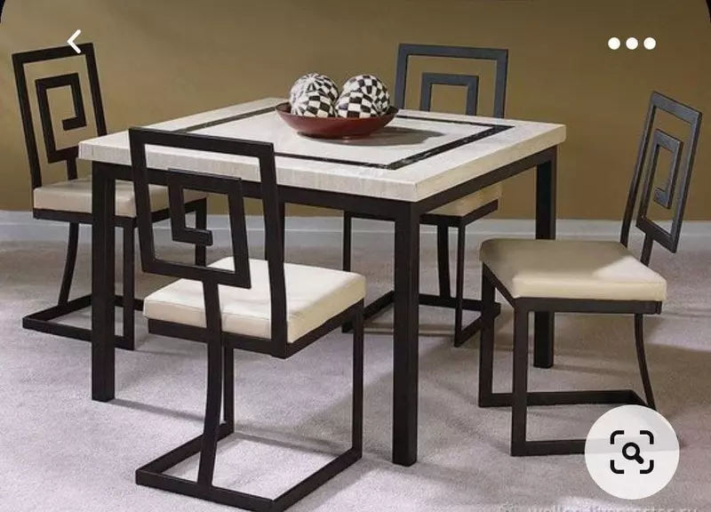 стол и стулъя