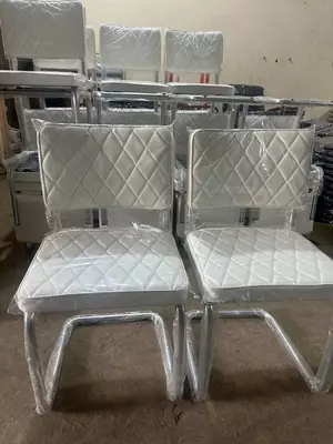 250 000 сум / шт Мягкий стул со спинкой на металлическом каркасе (Белый)