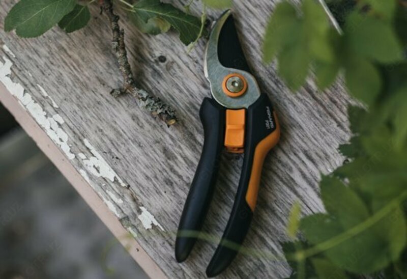 Плоскостной секатор Fiskars Solid™ P321 - 194 325 сум