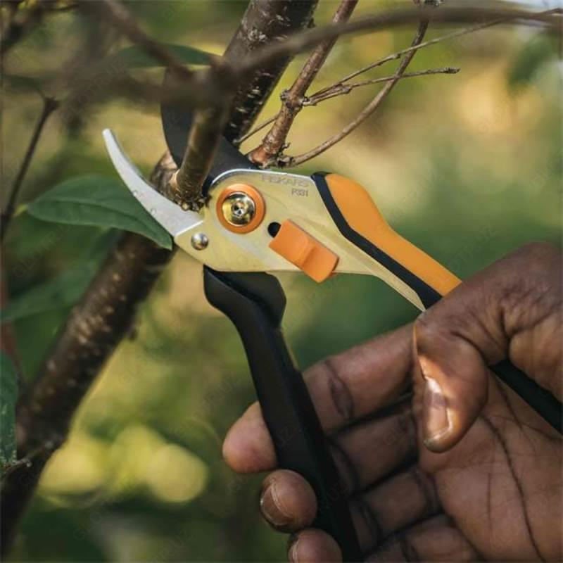  Плоскостной секатор цельнометаллический Fiskars Solid™ P331 - 