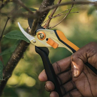  Плоскостной секатор цельнометаллический Fiskars Solid™ P331 - 