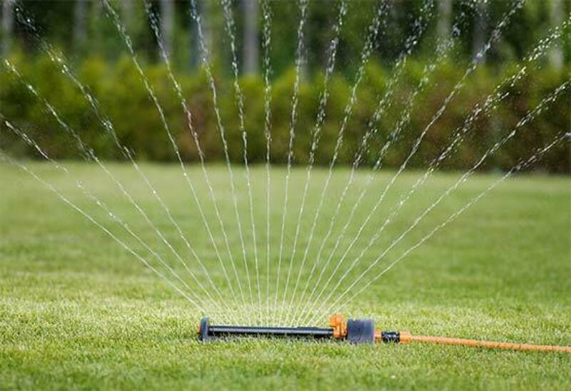  Metall taglikdagi suvni tejaydigan purkagich FISKARS - 