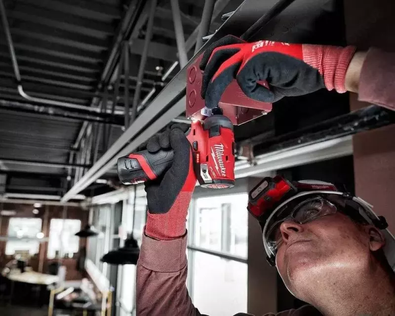  Milwaukee M12 BID-202C – 12В Аккумуляторный Ударный Шуруповерт для Тяжёлых Работ OOO BEST-TOOLS