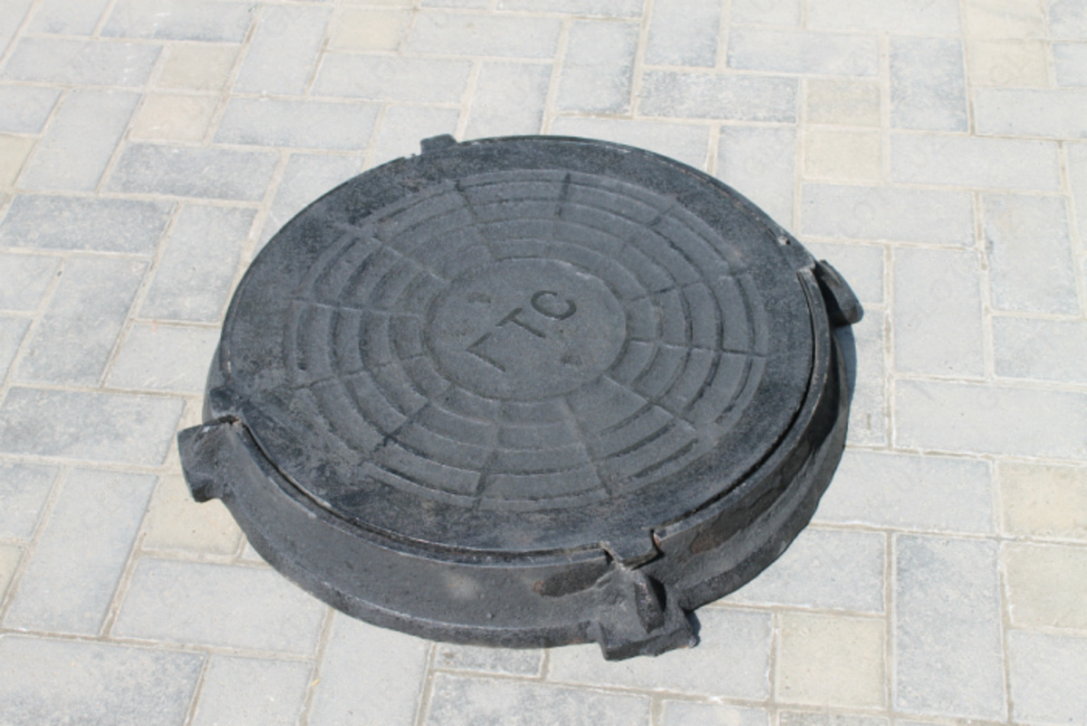 Люк чугунный тяжелый с крышкой типо “Т” канализационный. Диаметр крышки ...