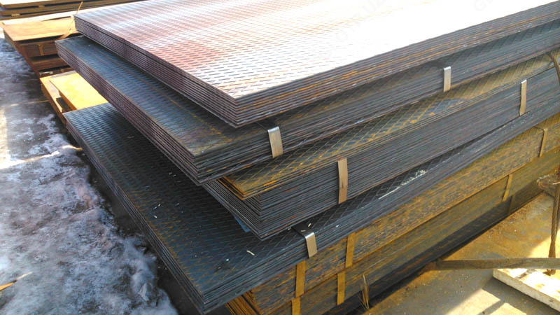 Сталь листовая рифленная