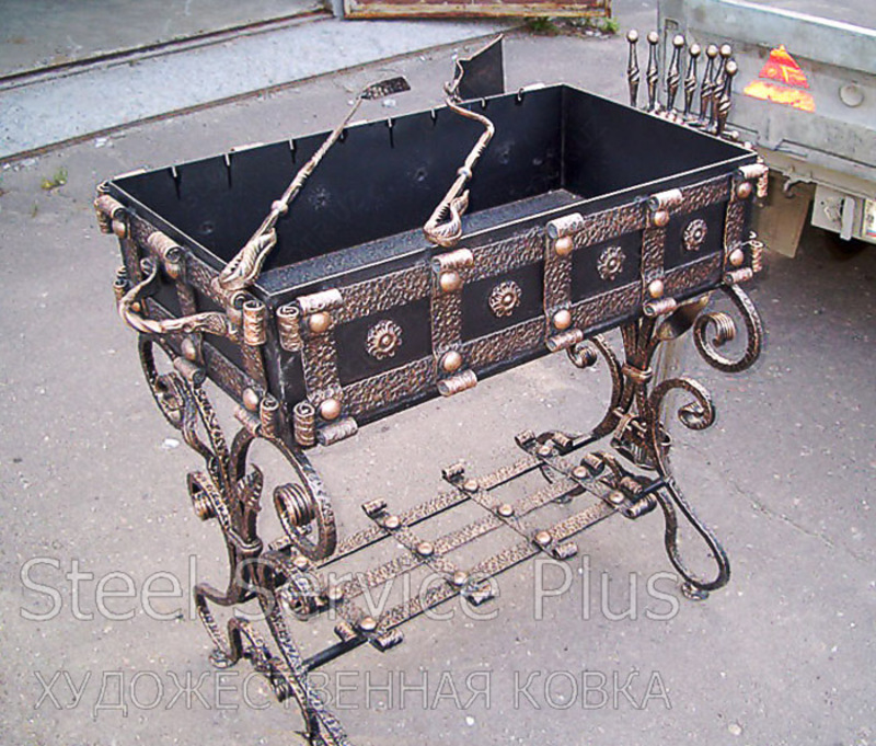 Кованый мангал